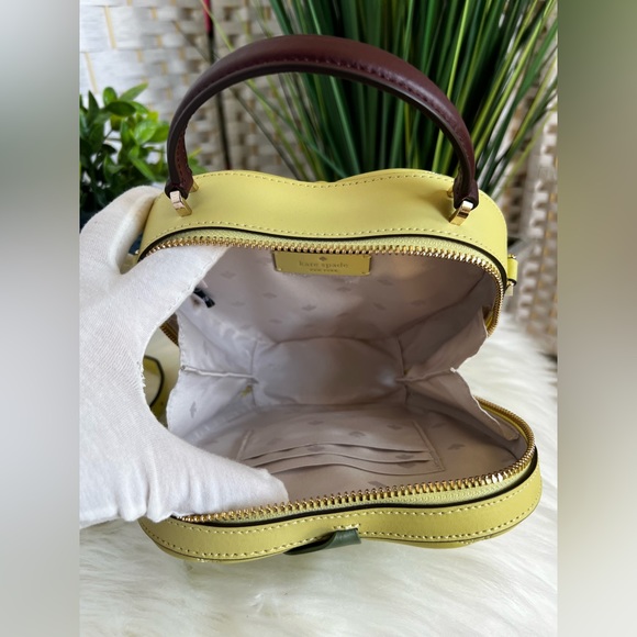 Excellent Condition Kate Spade New York Women's♠️ Honeycrisp Apple Crossbody Bag - Picture 6 of 12